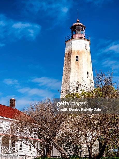 sandy hook lighthouse and keepers residence - ニュージャージー州サンディフック ストックフォトと画像