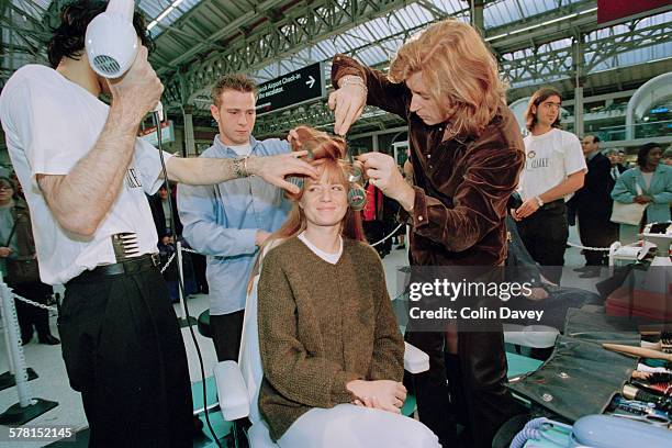 English actress Patsy Palmer has her hair cut by stylist Nicky Clarke at Victoria railway station in London, UK, 7th October 1996.