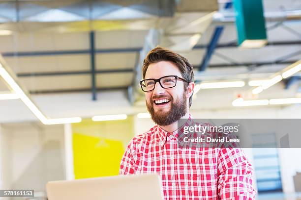 businessman using laptop in office - checked shirt stock-fotos und bilder