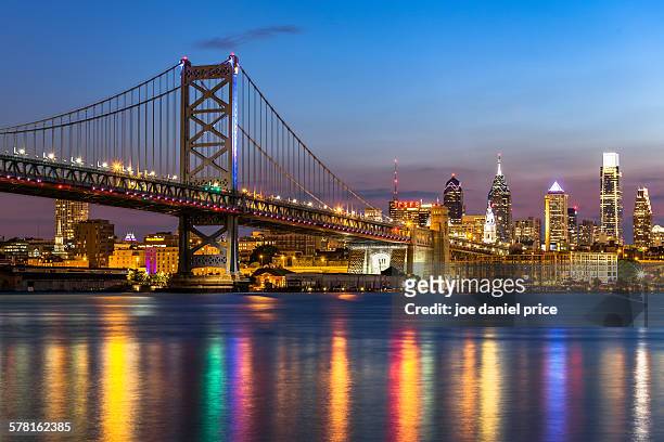 benjamin franklin bridge, philadelphia, america - filadelfia pensilvania fotografías e imágenes de stock