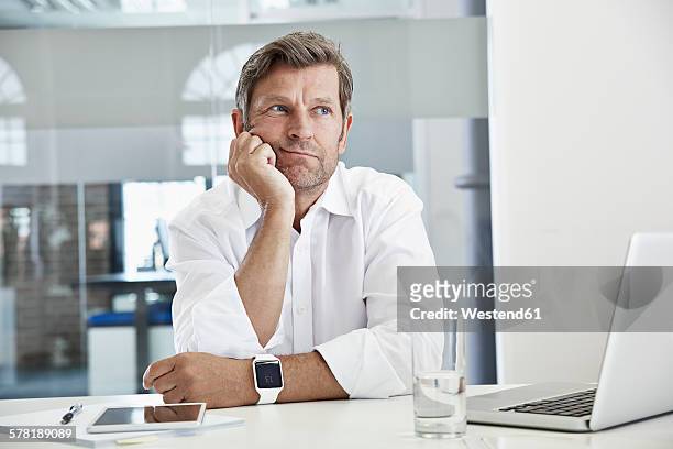 bored and frustated businessman at desk - frustration stock-fotos und bilder