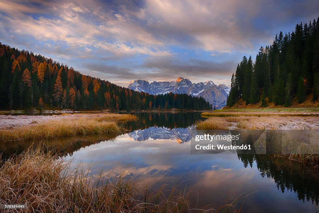 Italy, Dolomites, Belluno, Misurina Lake with mountain Sorapiss at sunrise
