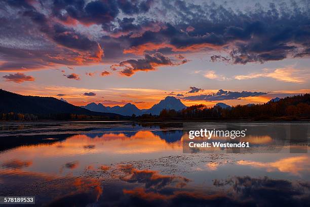 usa, wyoming, grand teton national park, teton range, mount moran, oxbow bend, snake river at sunset - スネーク川 ストックフォトと画像