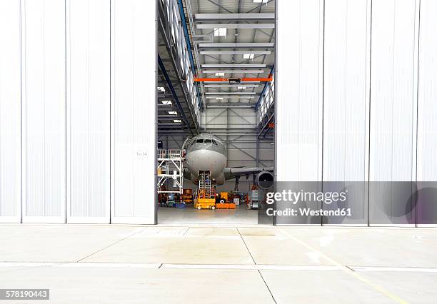 airplane in a hangar - airplane hangar stock-fotos und bilder