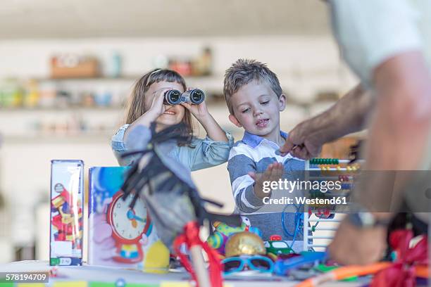 kids having a garage sale - flea market stockfoto's en -beelden