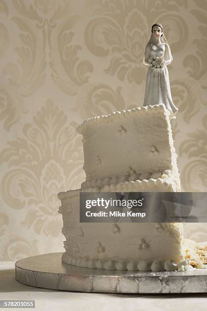 Cake Toppers Exploding Exploding Cake Photos and Premium High Res Pictures - Getty Images