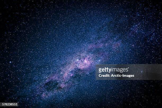 milky way over the night sky, africa - atmosfera foto e immagini stock