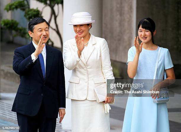 Crown Prince Naruhito, Crown Princess Masako and their daughter Princess Aiko wave to well-wishers on arrival at Kashihara Jingu Station to visit the...