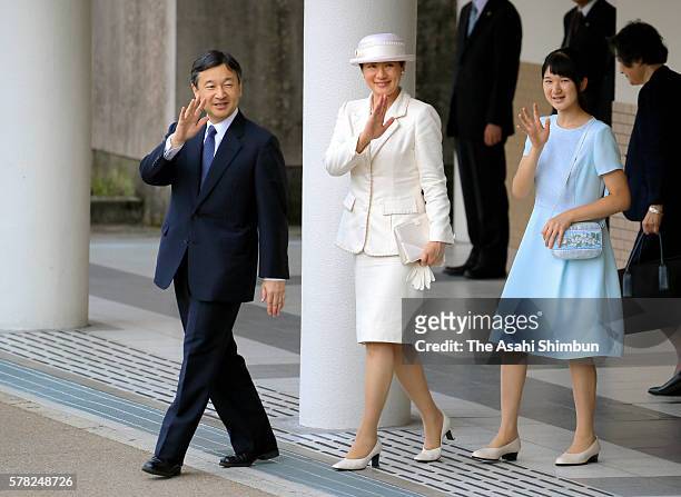 Crown Prince Naruhito, Crown Princess Masako and their daughter Princess Aiko wave to well-wishers on arrival at Kashihara Jingu Station to visit the...