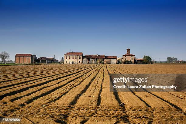 italy country side - laura zulian stockfoto's en -beelden