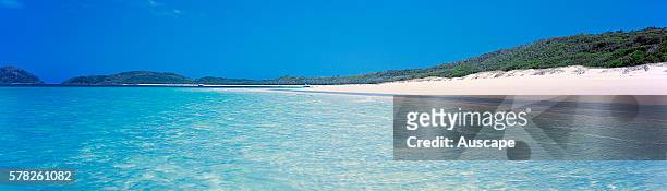 Whitehaven Beach, famous for its white sand, which is 98 percent pure silica. Whitsunday Island, Whitsunday Group, Great Barrier Reef, Queensland,...