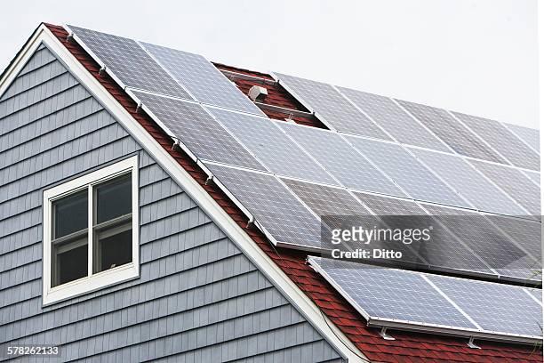 solar panelled roof, long beach, new york, usa - long beach new york foto e immagini stock