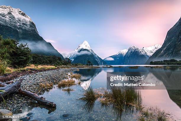 awesome sunrise at milford sound, new zealand - fjord milford sound stock-fotos und bilder