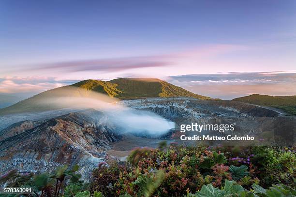 poas volcano crater at sunset, costa rica - costa rica stock-fotos und bilder