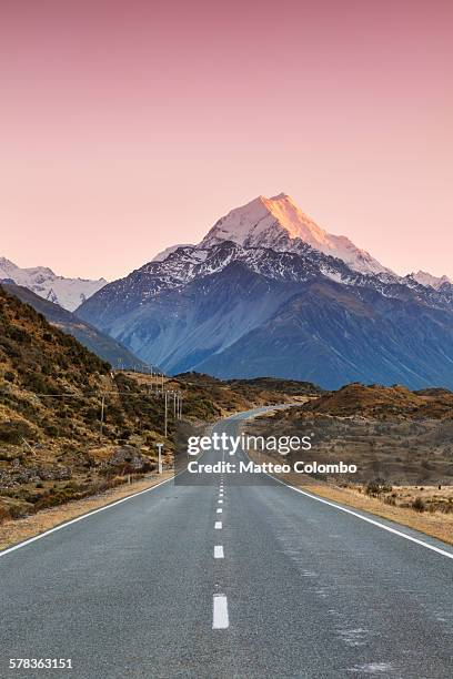 road leading to majestic mt cook, new zealand - new zealand snow stock-fotos und bilder