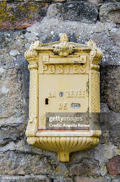 french mail box - domestic mailbox fotografías e imágenes de stock