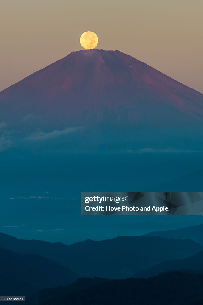 Harvest moon on Fuji