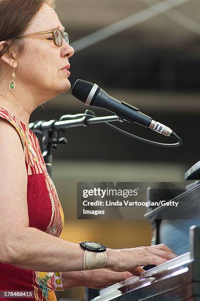 187 Iris Dement Photos & High Res Pictures - Getty Images