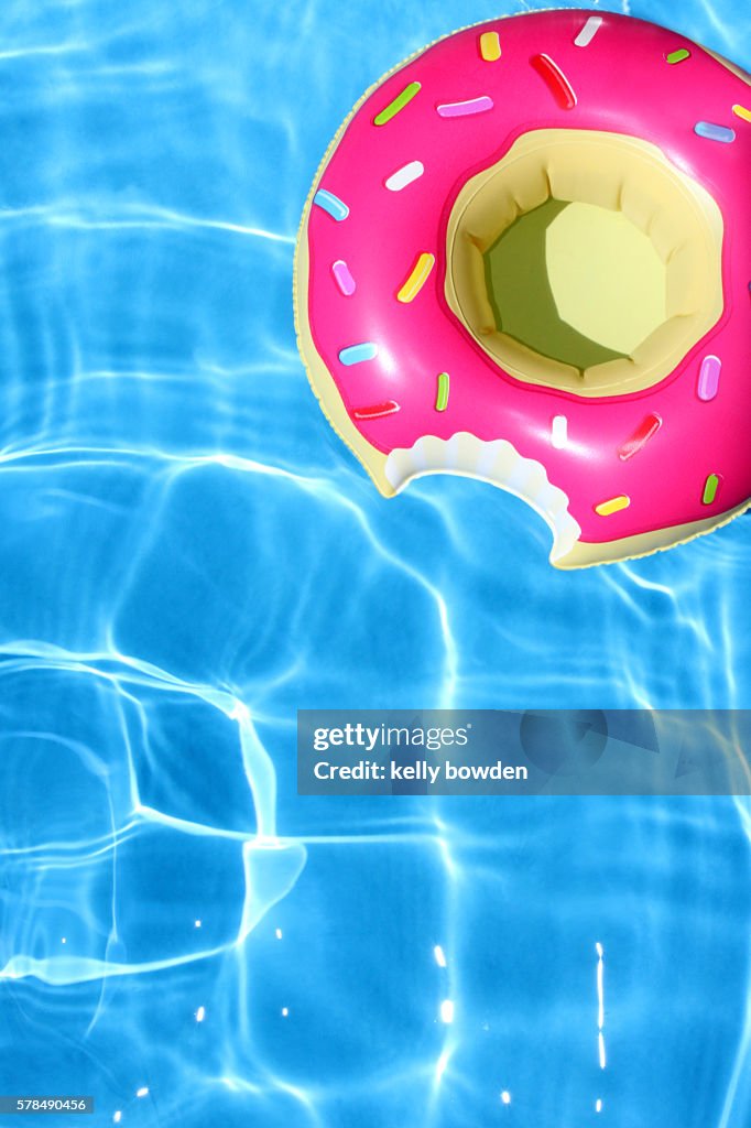 Doughnut swimming pool inflatable