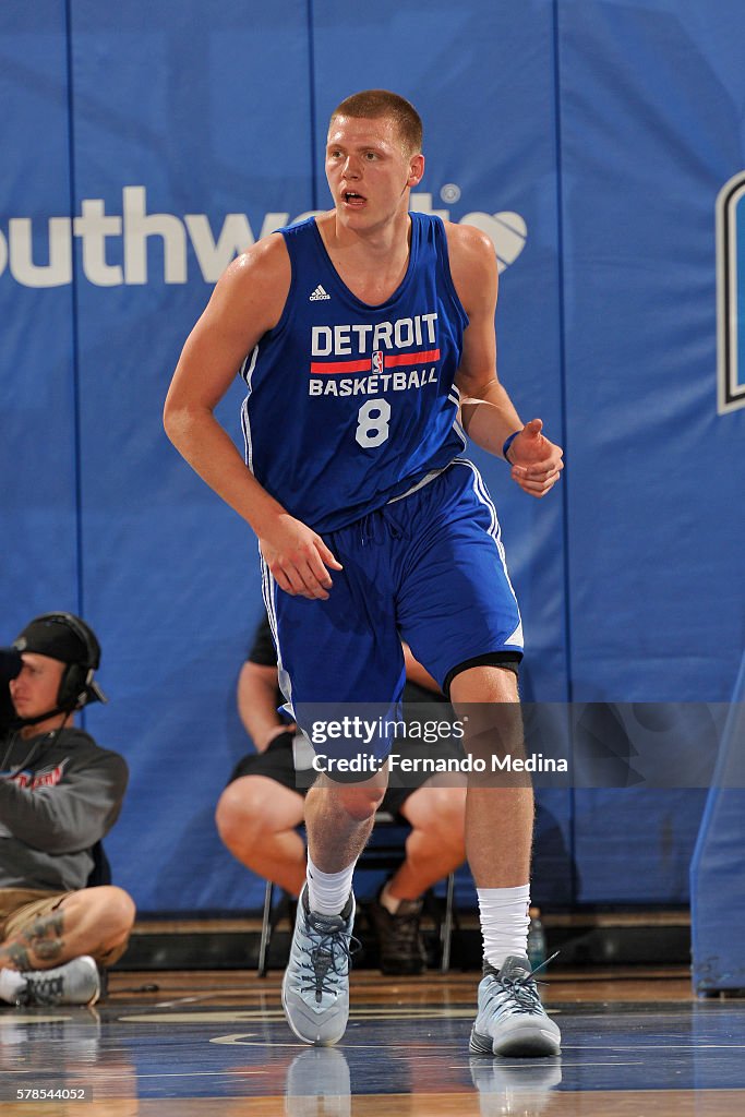 Detroit Pistons v Indiana Pacers