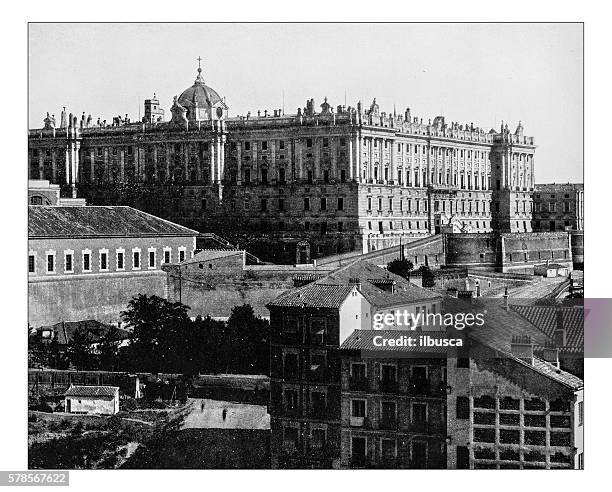 antike fotografie des königspalastes von madrid (spanien)-19. jahrhundert - madrid palast stock-grafiken, -clipart, -cartoons und -symbole