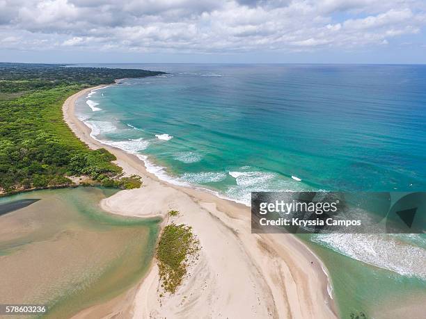 aerial view of playa langosta, guanacaste - costa rica - playa tamarindo - fotografias e filmes do acervo