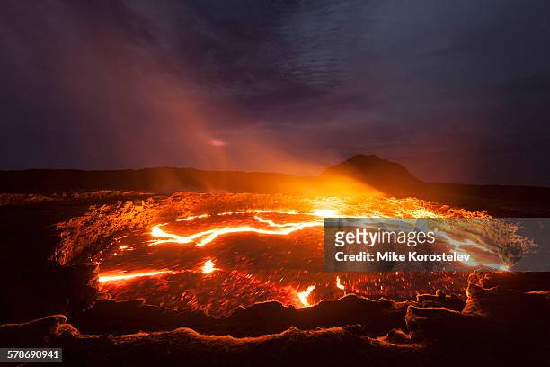 volcano crater, erta ale - lava lake - fotografias e filmes do acervo