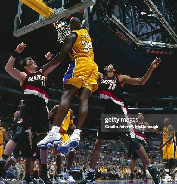 Sabonis Rasheed Lakers Vs Trailblazers 2000 Photos and Premium High Res Pictures ...