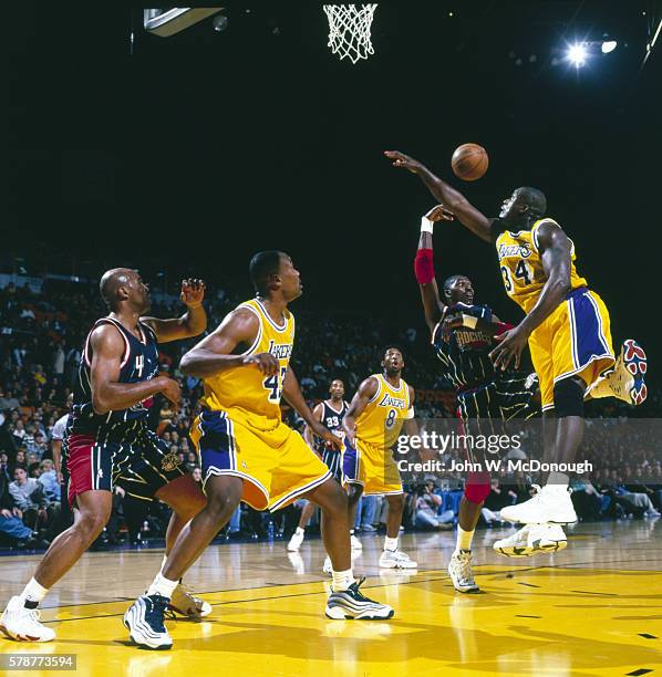 Shaq Rockets 109 Hakeem Olajuwon 1999 Photos & High Res Pictures - Getty Images