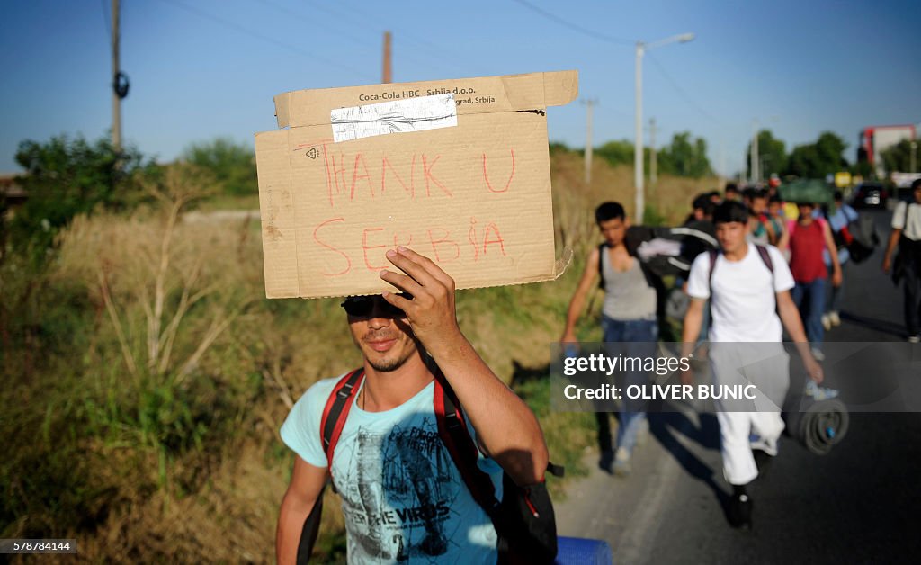 SERBIA-EUROPE-MIGRANTS-HUNGARY-BORDER-MARCH-PROTEST