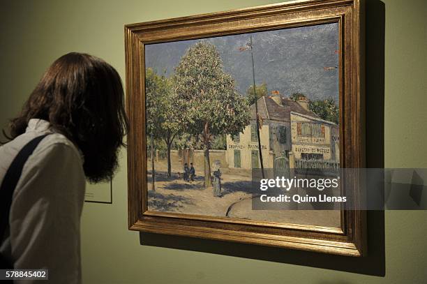 Visitor takes a closer look at Caillebotte's 'The Market Place' during the press preview of the exhibition 'Caillebotte, pintor y jardinero' at the...