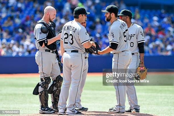 Chicago White Sox Manager Robin Ventura gives the ball to pitcher Zach Putnam in the 8th inning. The Chicago White Sox defeated the Toronto Blue Jays...