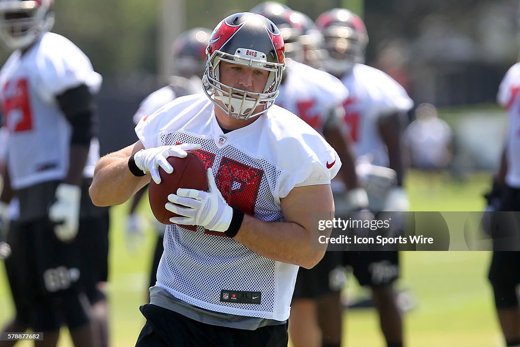 Luke Stocker Luke Stocker makes a catch during the Buccaneers OTA at One Buccaneer ...