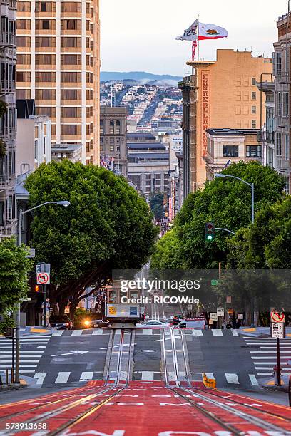 usa, california, san francisco, cable car on powell street - nob hill stock pictures, royalty-free photos & images