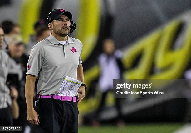 Oregon Ducks head coach Mark Helfrich during the game between the Arizona Wildcats and the Oregon Ducks at Autzen Stadium in Eugene, Oregon.