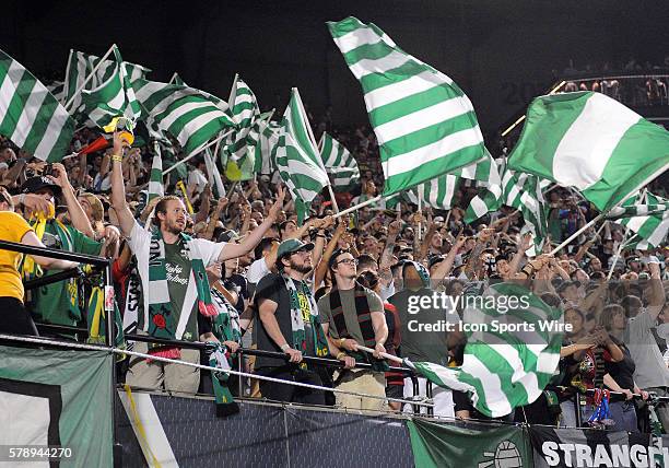 Timbers Fans 1,138 Portland Timbers Fans Stock Photos, High-Res Pictures, and Images ...