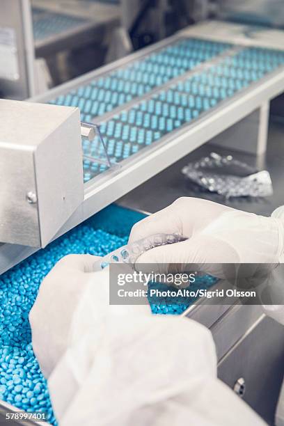 Repackaged Tablets Repackaging Photos and Premium High Res Pictures - Getty Images