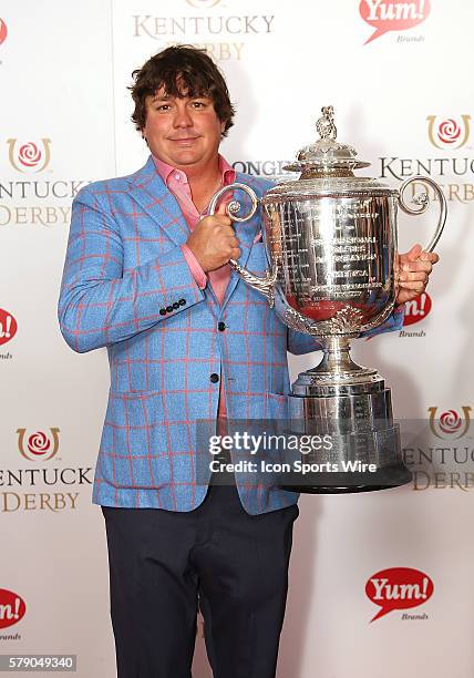 Champion Jason Dufner arrives on the red carpet before the 140th running of the Kentucky Derby at Churchill Downs in Louisville, Ky.