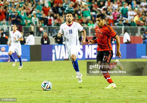 Mexico Forward Javier Antonio OROZCO heads to the net pursued by Chile Defender Gonzalo JARA during the second half of the International Match...