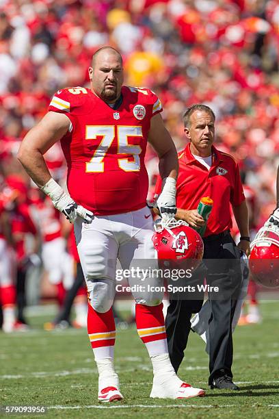 Kansas City Chiefs guard Mike McGlynn during the NFL game between the Tennessee Titans and the Kansas City Chiefs at Arrowhead Stadium in Kansas...