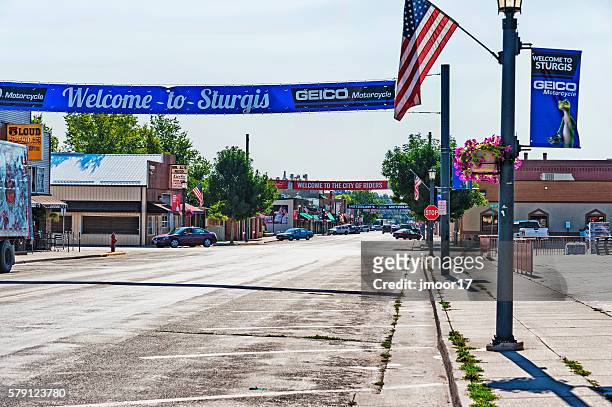 willkommen in sturgis stadt der reiter - sturgis south dakota stock-fotos und bilder
