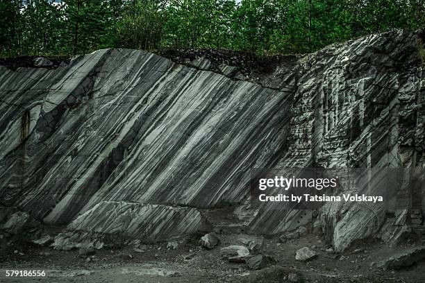 Fragmented Stone Stone Fragment Photos and Premium High Res Pictures - Getty Images
