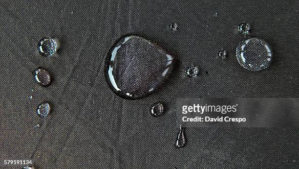 water drops - waterproof photos et images de collection
