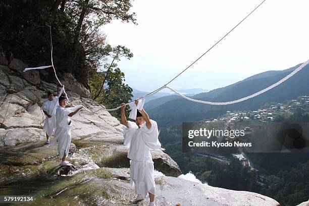 Sacred Ropes 327 Shimenawa Stock Stock Photos, High-Res Pictures, and Images - Getty ...