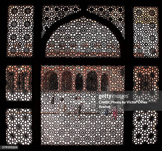 courtyard of the jama masjid mosque in fatehpur sikri from a jalousie window in agra, uttar pradesh, india - jama masjid agra 個照片及圖片檔