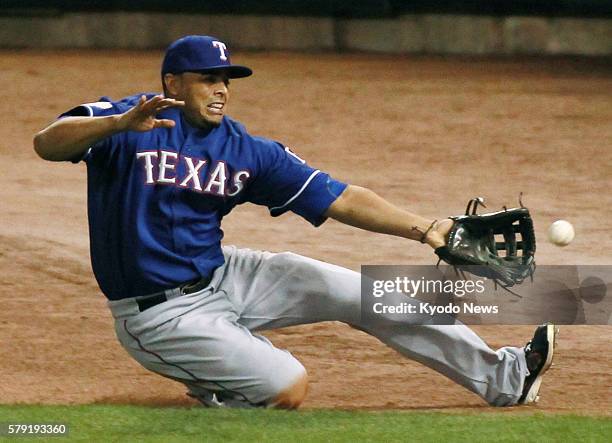 United States - Texas Rangers right fielder Nelson Cruz fails to catch a line drive off the bat of St. Louis Cardinals' Allen Craig during the sixth...
