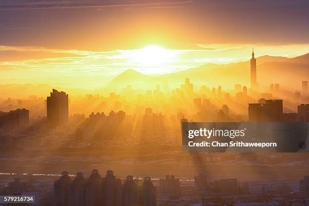 view of taipei city during sunrise - new taipei city photos et images de collection