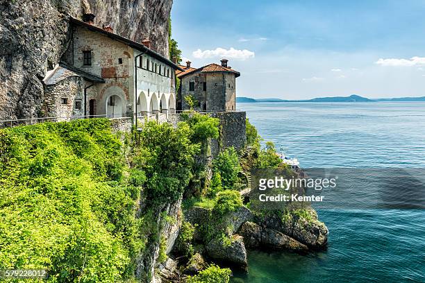 schönes altes kloster am lago maggiore - see lago maggiore stock-fotos und bilder