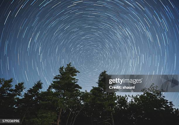 backyard star trails - spinning stock-fotos und bilder