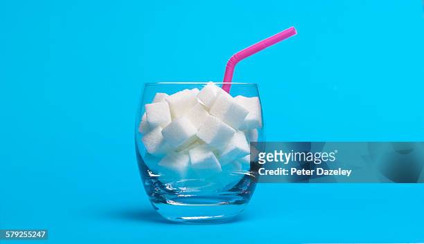 sugar in soda drinks - zucker stock-fotos und bilder